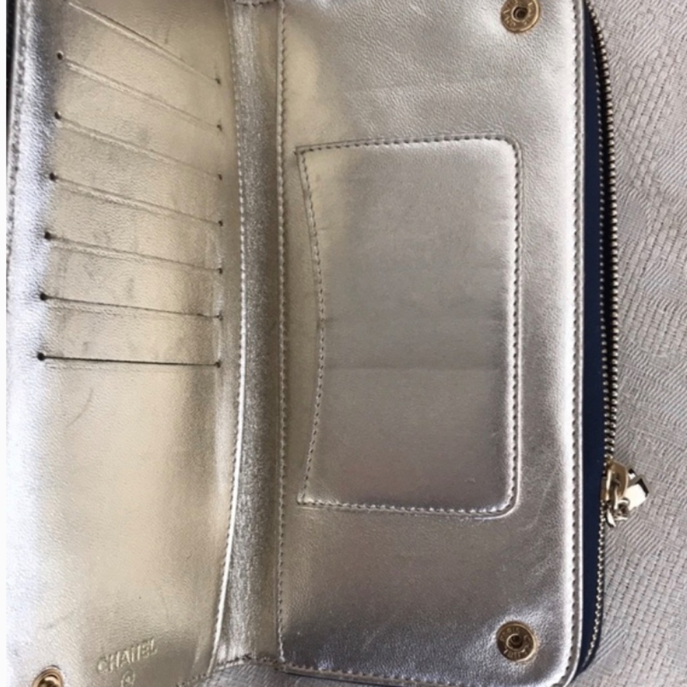 AUTHENTIC VINTAGECHANEL DENIM WALLET CLUTCH WITH GOLD HARDWARE AND THREAD DETAIL - Picture 3 of 4